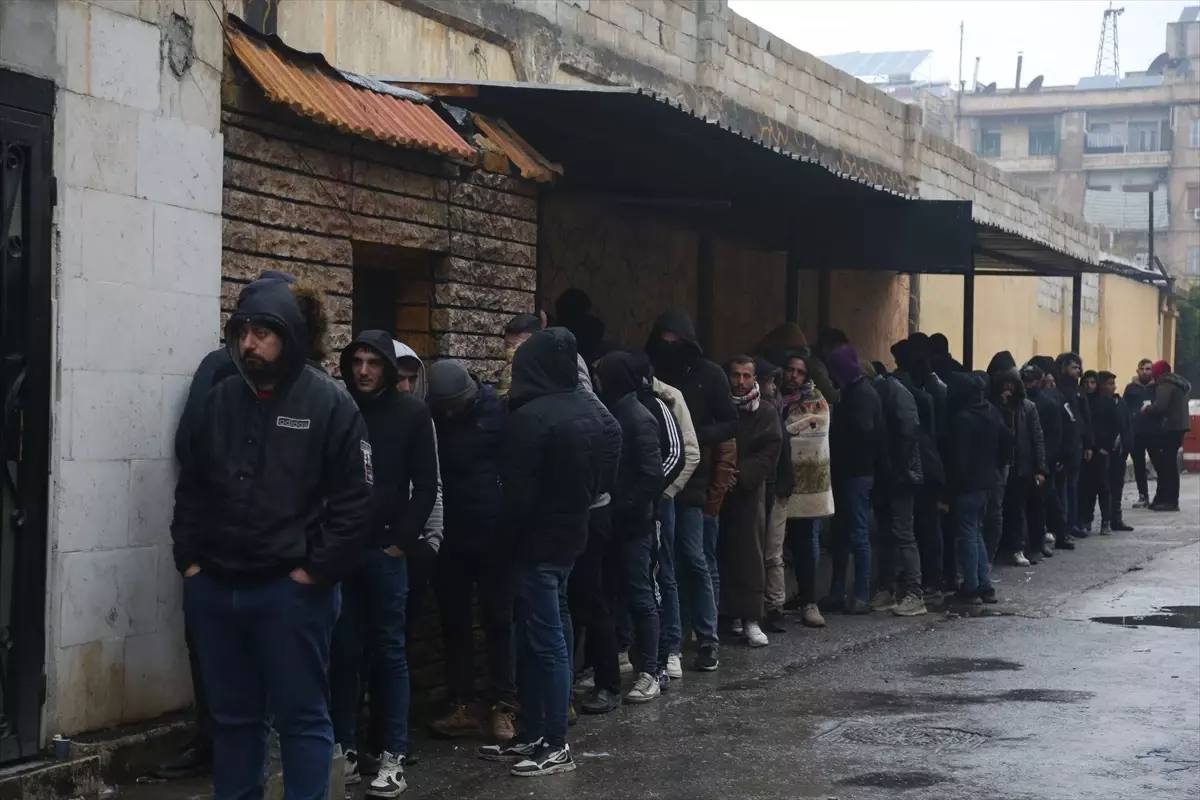 Halep’te Esed Askerleri Yeni Yönetime Katılıyor