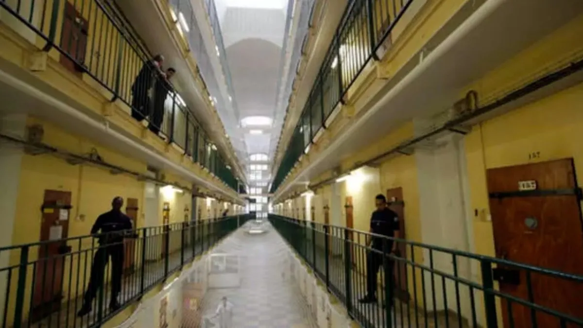 Fransa’da suç oranları artıyor: Cezaevlerindeki doluluk oranı zirvede